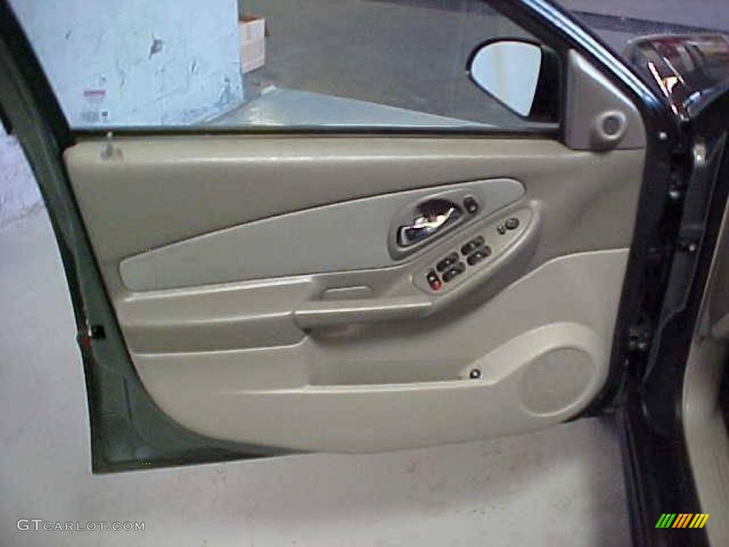 2005 Malibu Maxx LS Wagon - Medium Gray Metallic / Gray photo #21