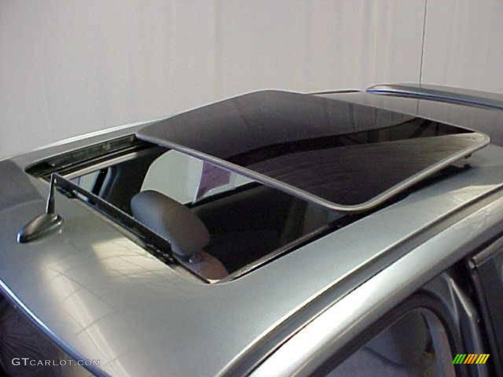 2005 Malibu Maxx LS Wagon - Medium Gray Metallic / Gray photo #25