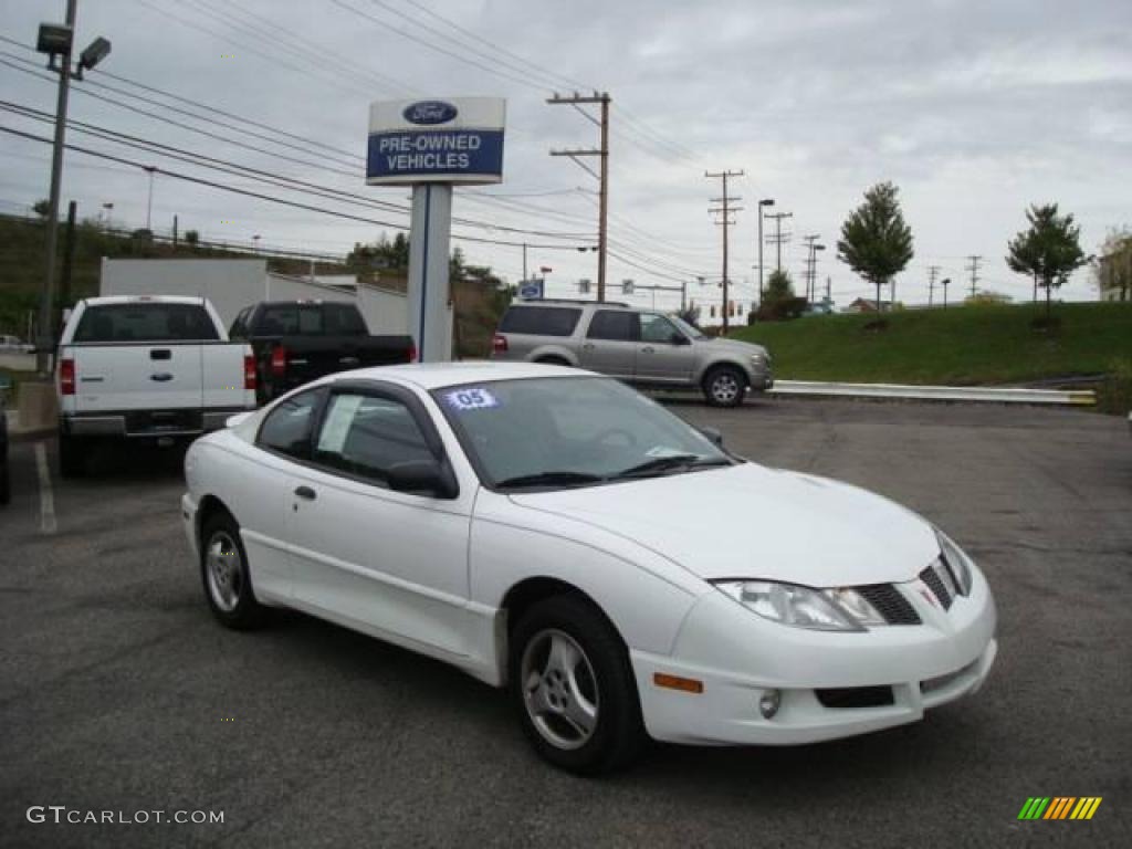 2005 Sunfire Coupe - Summit White / Graphite photo #1