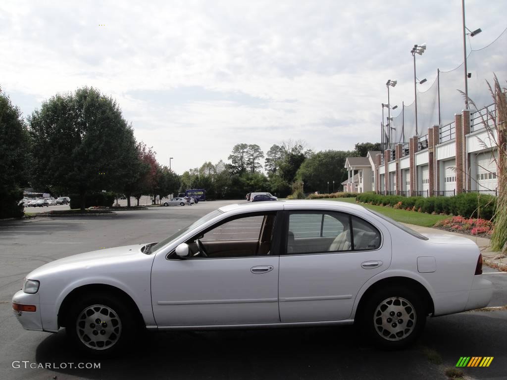 1996 Maxima SE - Arctic White Pearl / Beige photo #3