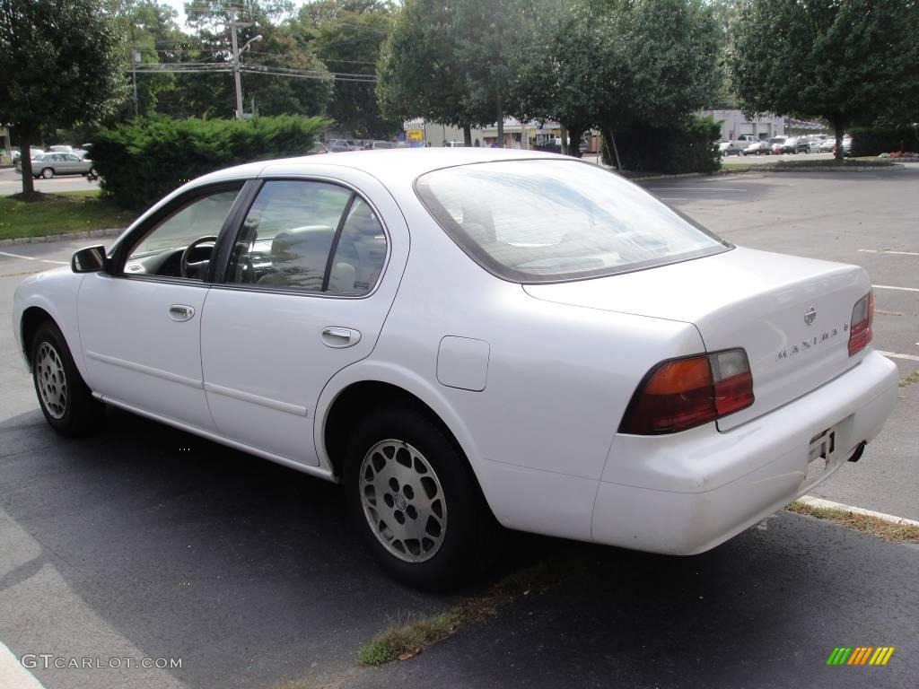 1996 Maxima SE - Arctic White Pearl / Beige photo #4