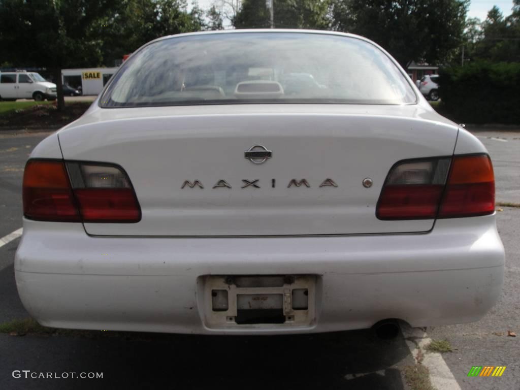 1996 Maxima SE - Arctic White Pearl / Beige photo #5