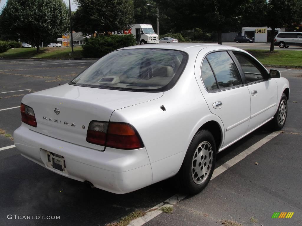 1996 Maxima SE - Arctic White Pearl / Beige photo #6