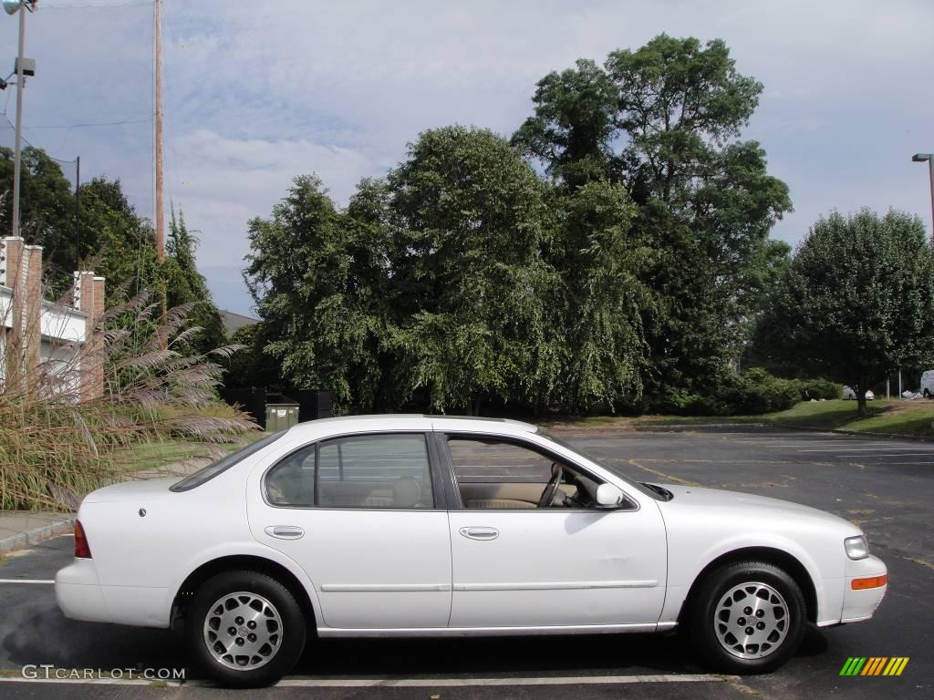1996 Maxima SE - Arctic White Pearl / Beige photo #7