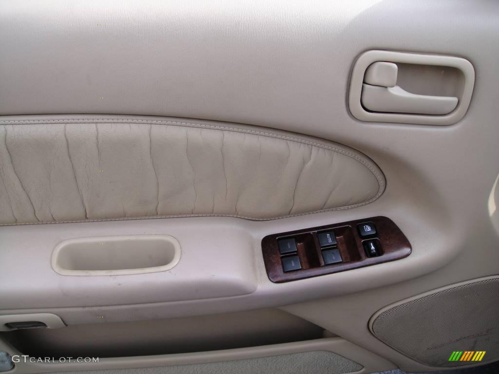 1996 Maxima SE - Arctic White Pearl / Beige photo #9