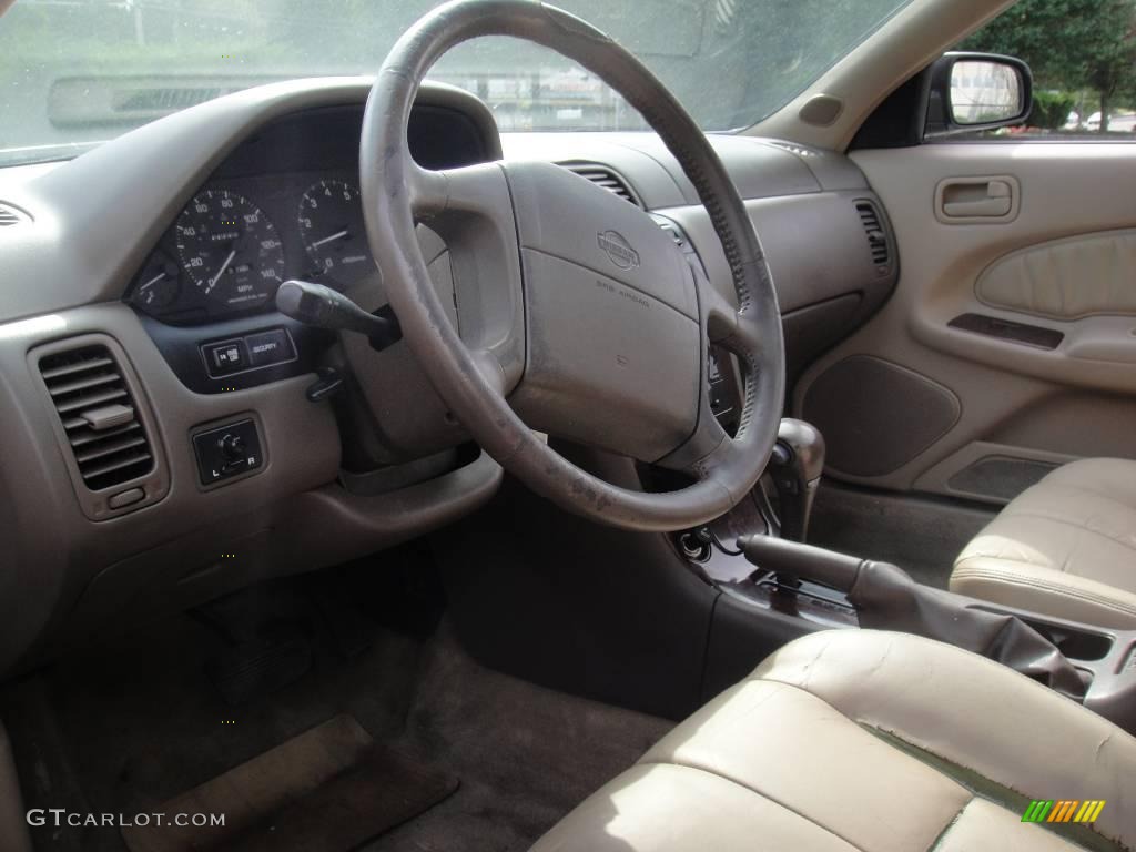 1996 Maxima SE - Arctic White Pearl / Beige photo #11