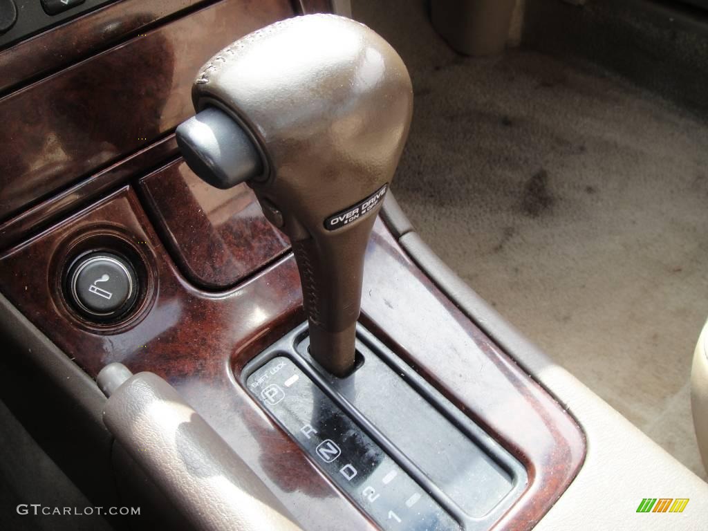 1996 Maxima SE - Arctic White Pearl / Beige photo #15