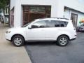 Diamond White Pearl - Outlander ES 4WD Photo No. 2