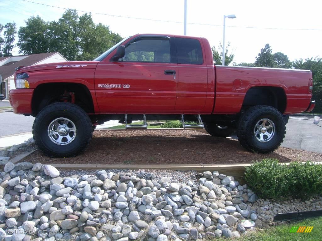 2001 Ram 1500 Sport Club Cab 4x4 - Flame Red / Agate photo #3