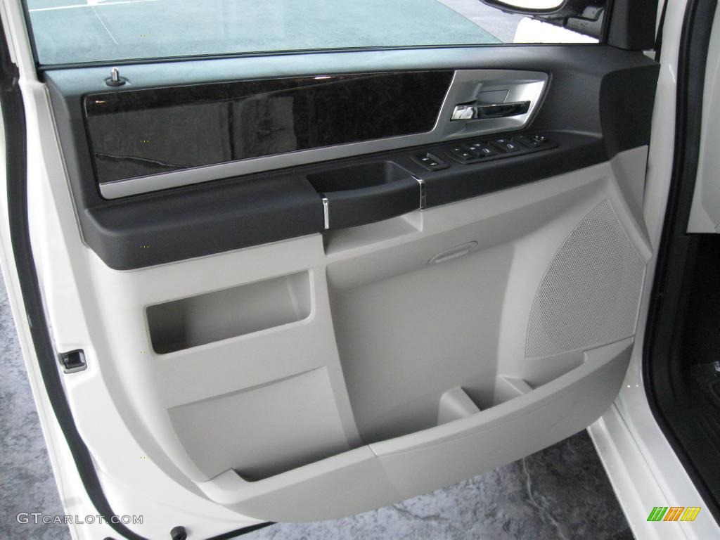 2010 Grand Caravan SXT - Stone White / Dark Slate Gray/Light Shale photo #15