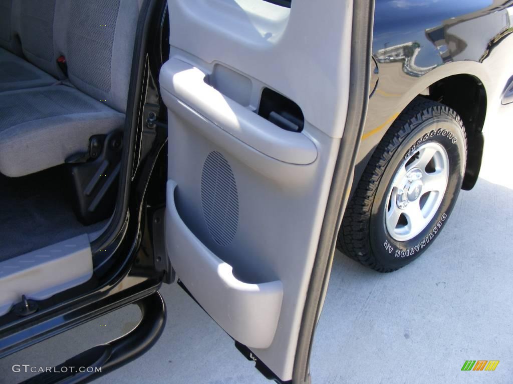 2002 F150 XLT SuperCab - Black / Dark Graphite photo #36
