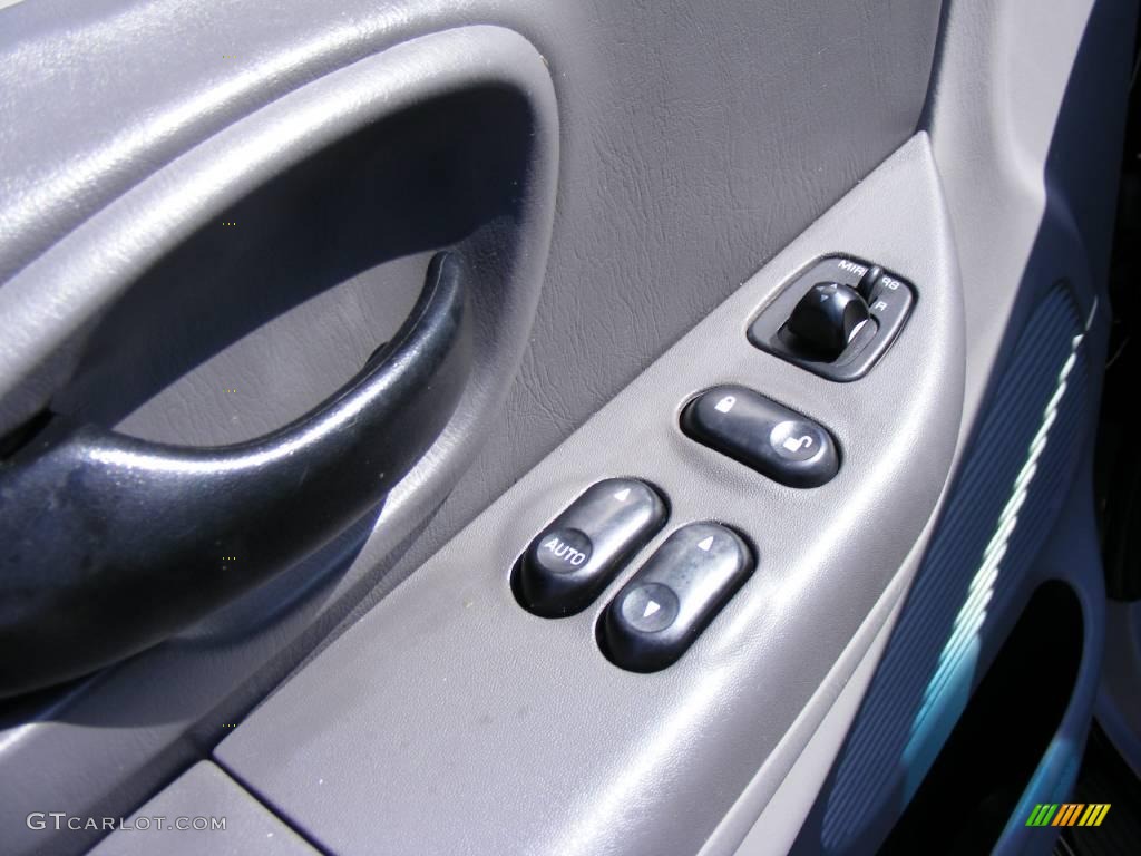 2002 F150 XLT SuperCab - Black / Dark Graphite photo #39