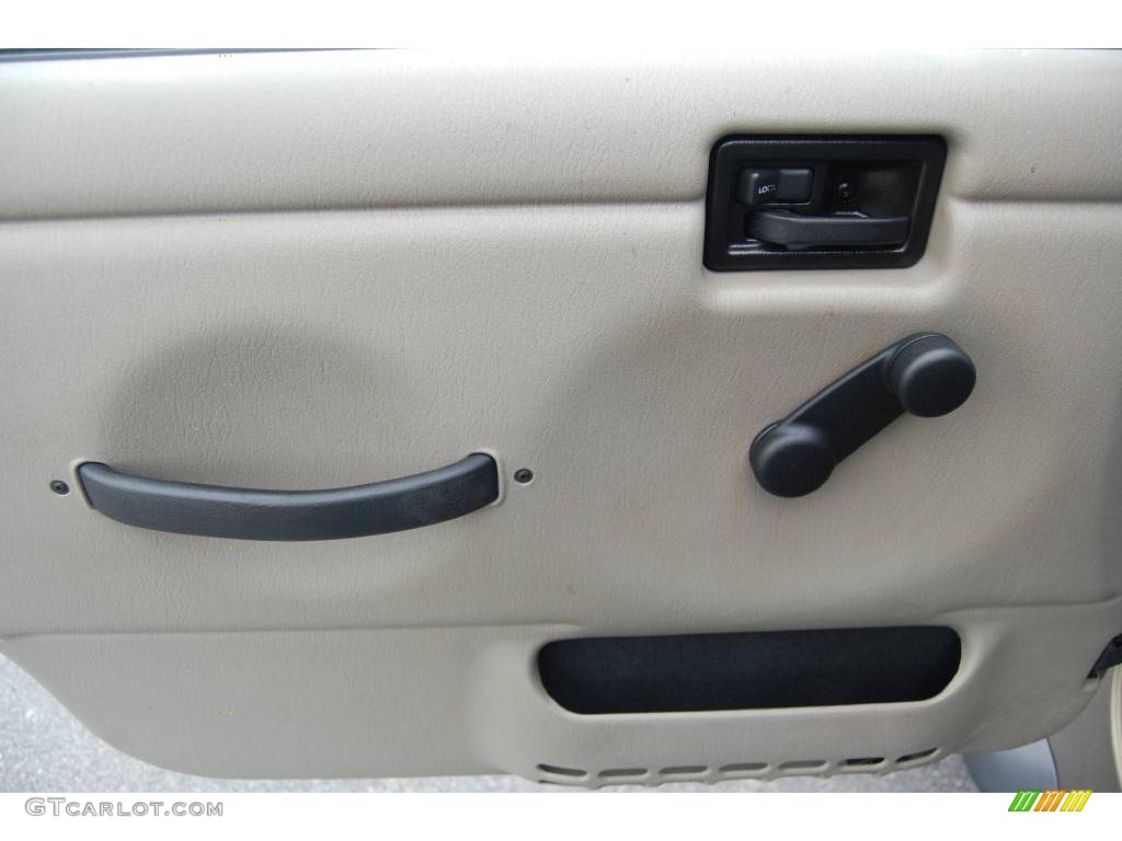 2004 Wrangler X 4x4 - Light Khaki Metallic / Khaki photo #14