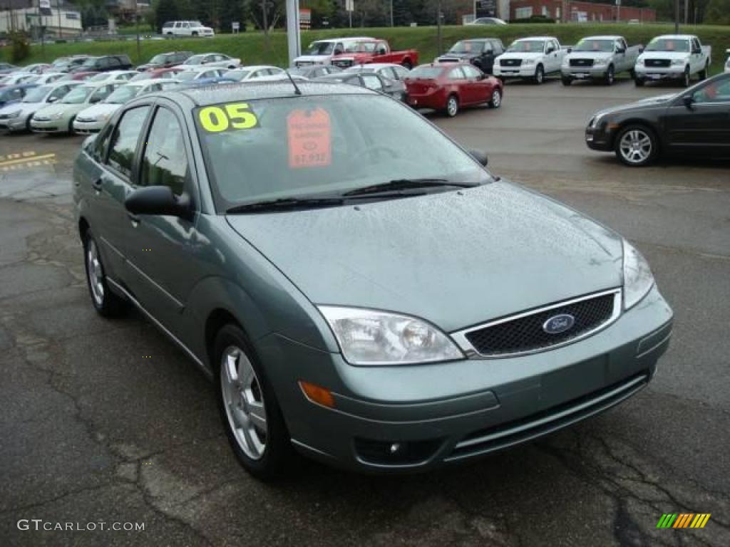 2005 Focus ZX4 SES Sedan - Light Tundra Metallic / Dark Pebble/Light Pebble photo #6