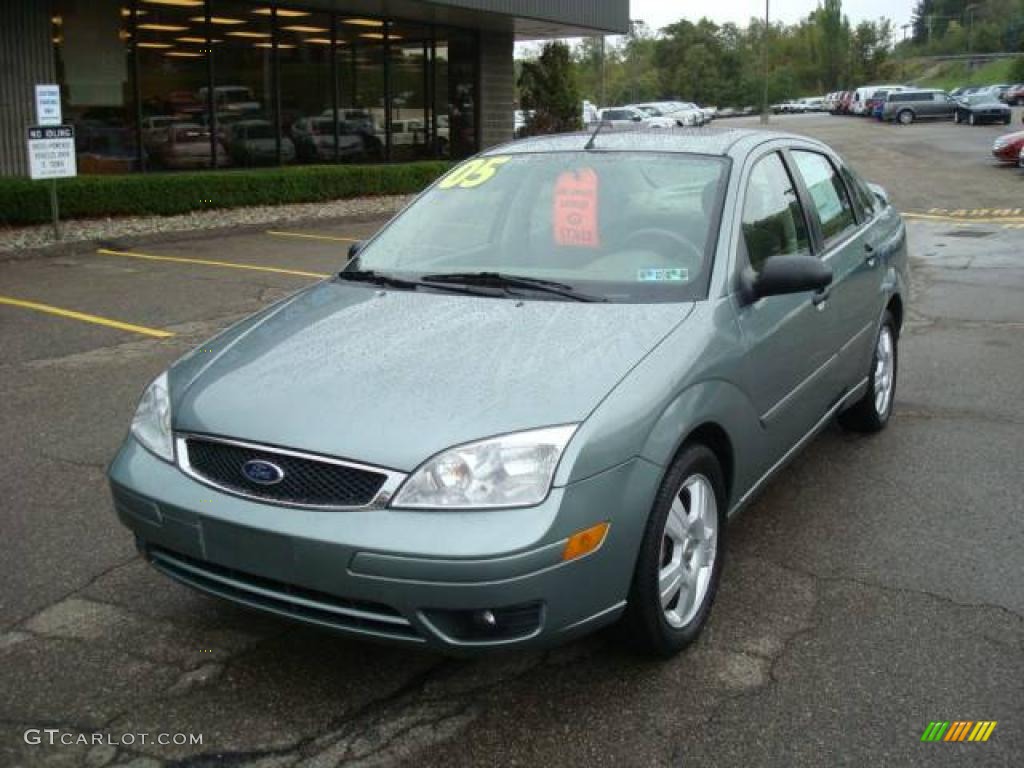 2005 Focus ZX4 SES Sedan - Light Tundra Metallic / Dark Pebble/Light Pebble photo #15