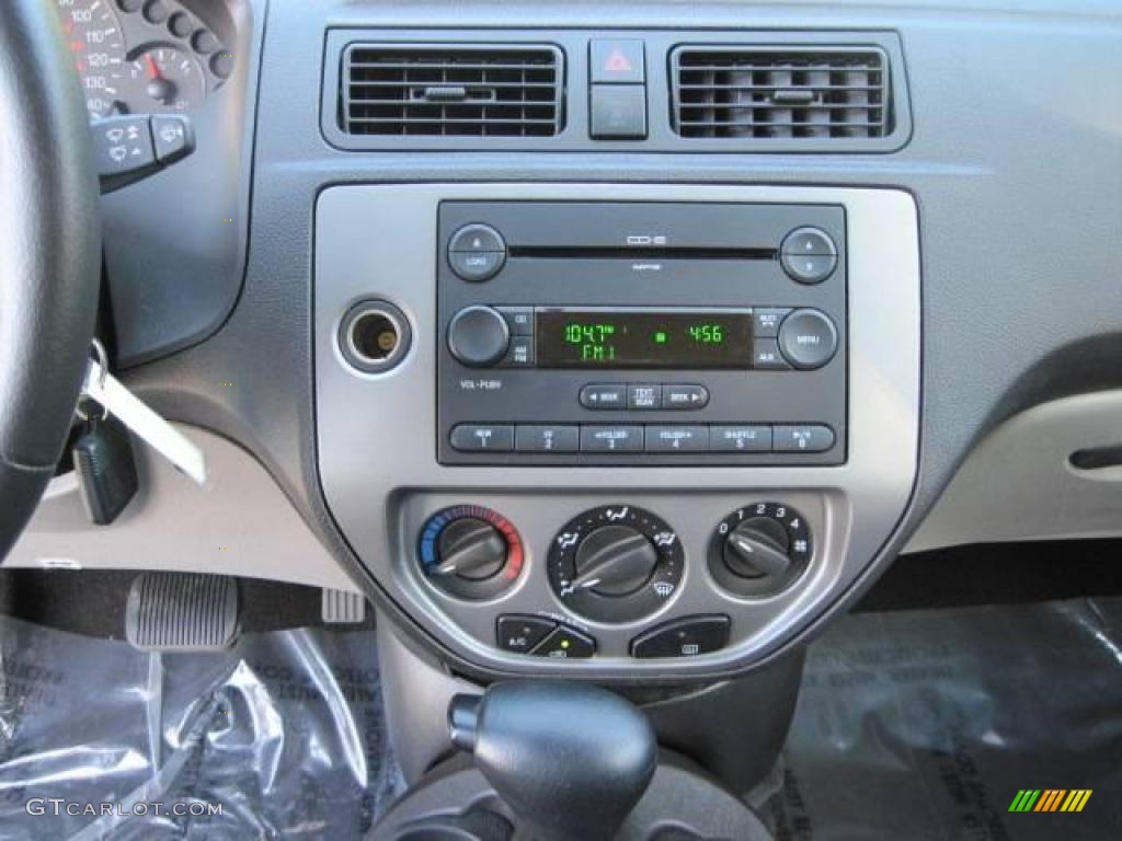 2007 Focus ZX5 S Hatchback - CD Silver Metallic / Charcoal/Light Flint photo #19