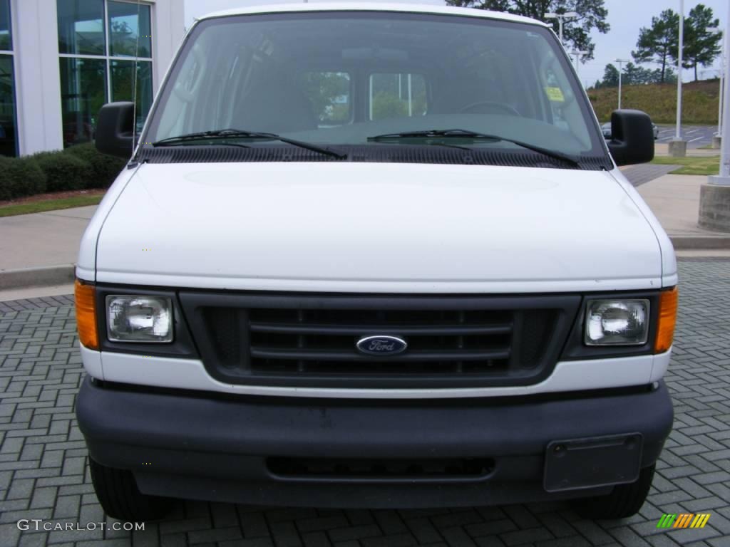 2003 E Series Van E250 Extended Cargo - Oxford White / Medium Flint photo #8