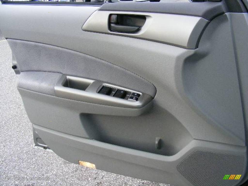2009 Forester 2.5 X - Steel Silver Metallic / Platinum photo #19