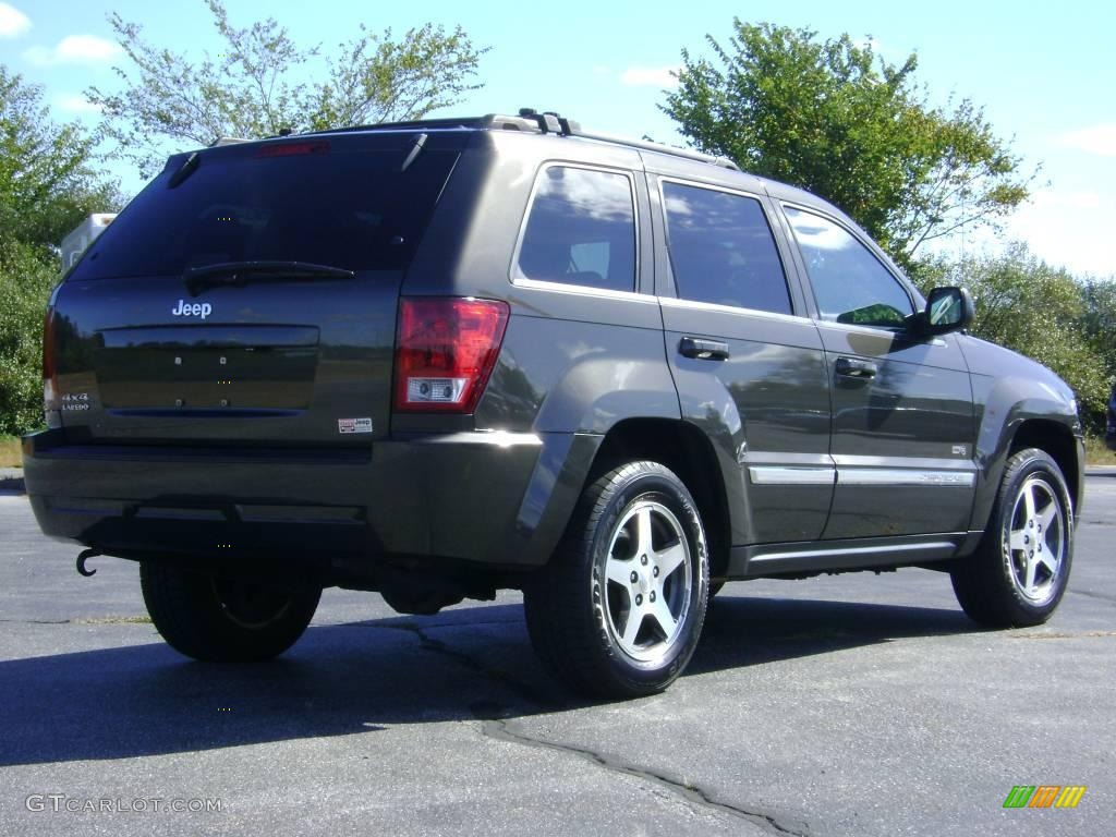 2006 Grand Cherokee Laredo 4x4 - Dark Khaki Pearl / Khaki photo #7