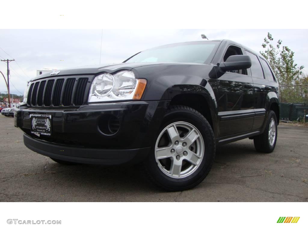 2007 Grand Cherokee Laredo 4x4 - Black / Medium Slate Gray photo #1