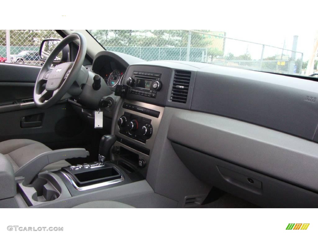 2007 Grand Cherokee Laredo 4x4 - Black / Medium Slate Gray photo #13