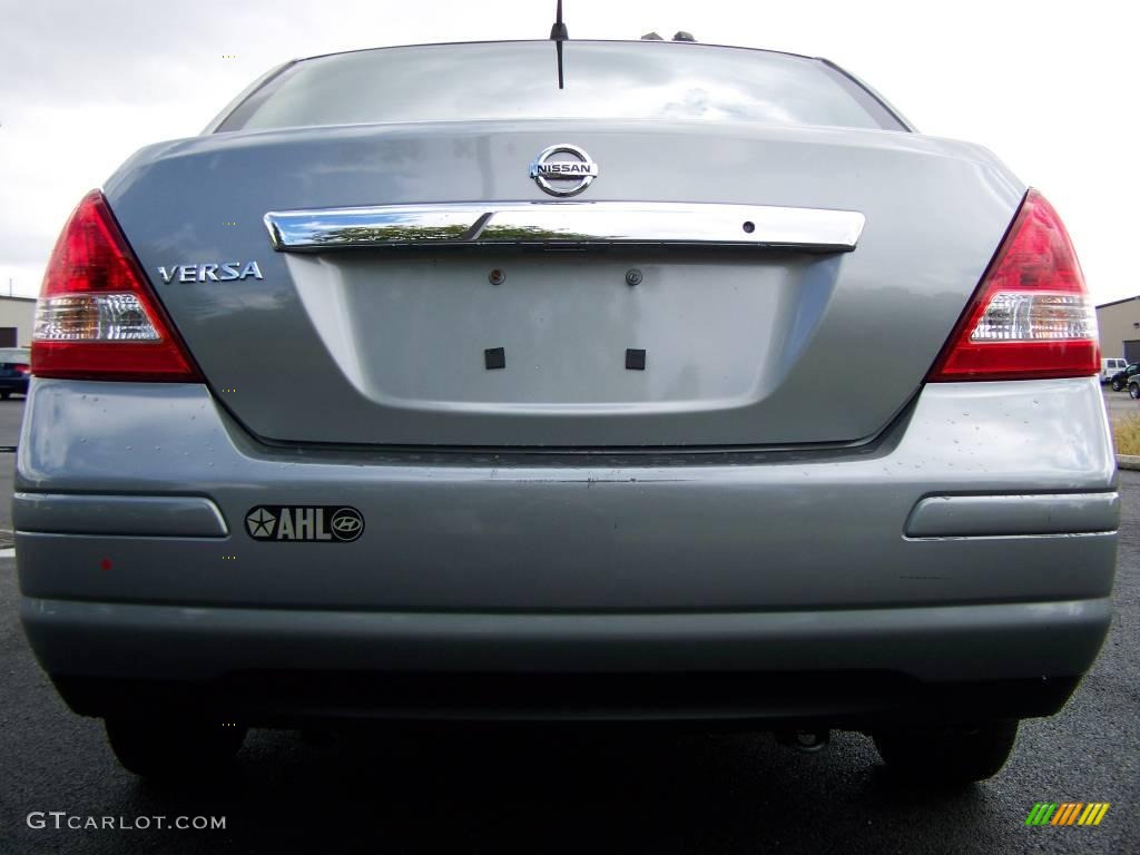 2008 Versa 1.8 S Sedan - Magnetic Gray / Charcoal photo #5