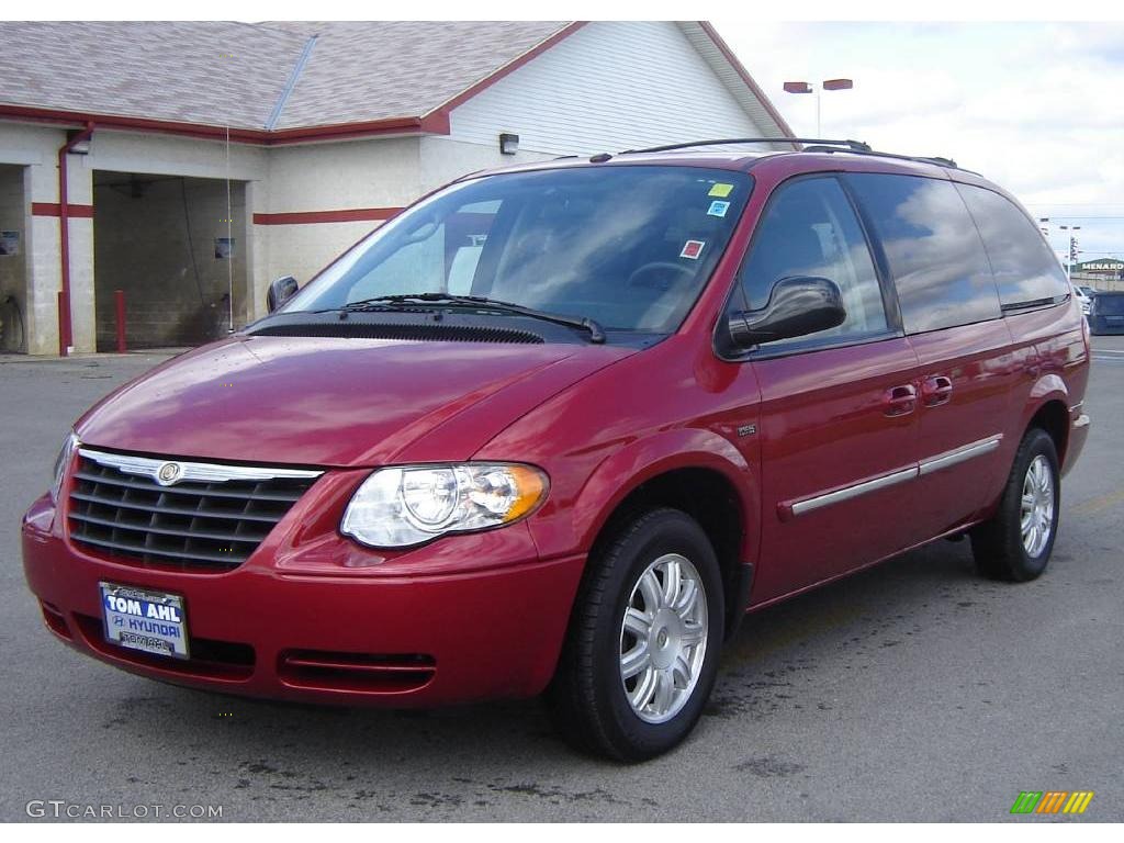 2007 Town & Country Touring - Inferno Red Crystal Pearl / Medium Slate Gray photo #1