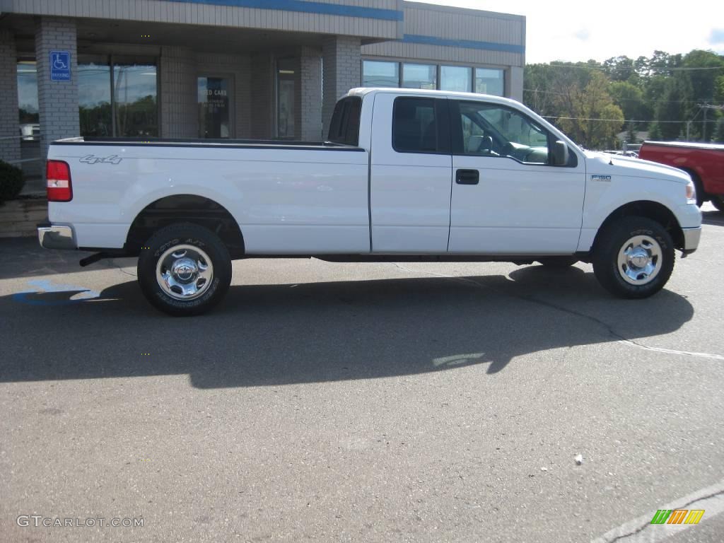 2005 F150 XLT SuperCab 4x4 - Oxford White / Medium Flint Grey photo #2
