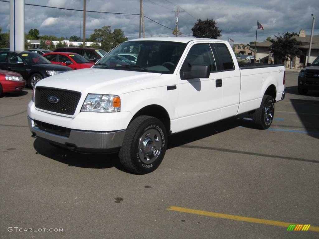 2005 F150 XLT SuperCab 4x4 - Oxford White / Medium Flint Grey photo #12
