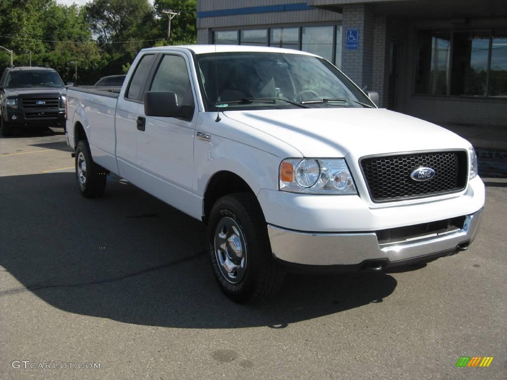 2005 F150 XLT SuperCab 4x4 - Oxford White / Medium Flint Grey photo #15
