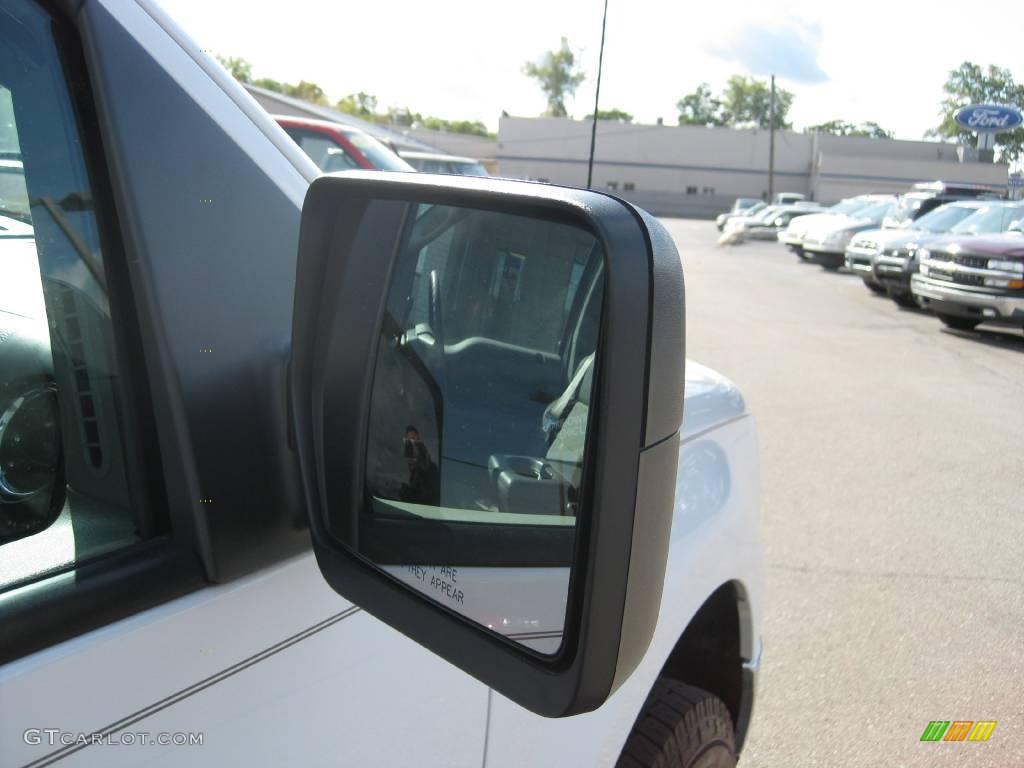 2005 F150 XLT SuperCab 4x4 - Oxford White / Medium Flint Grey photo #22