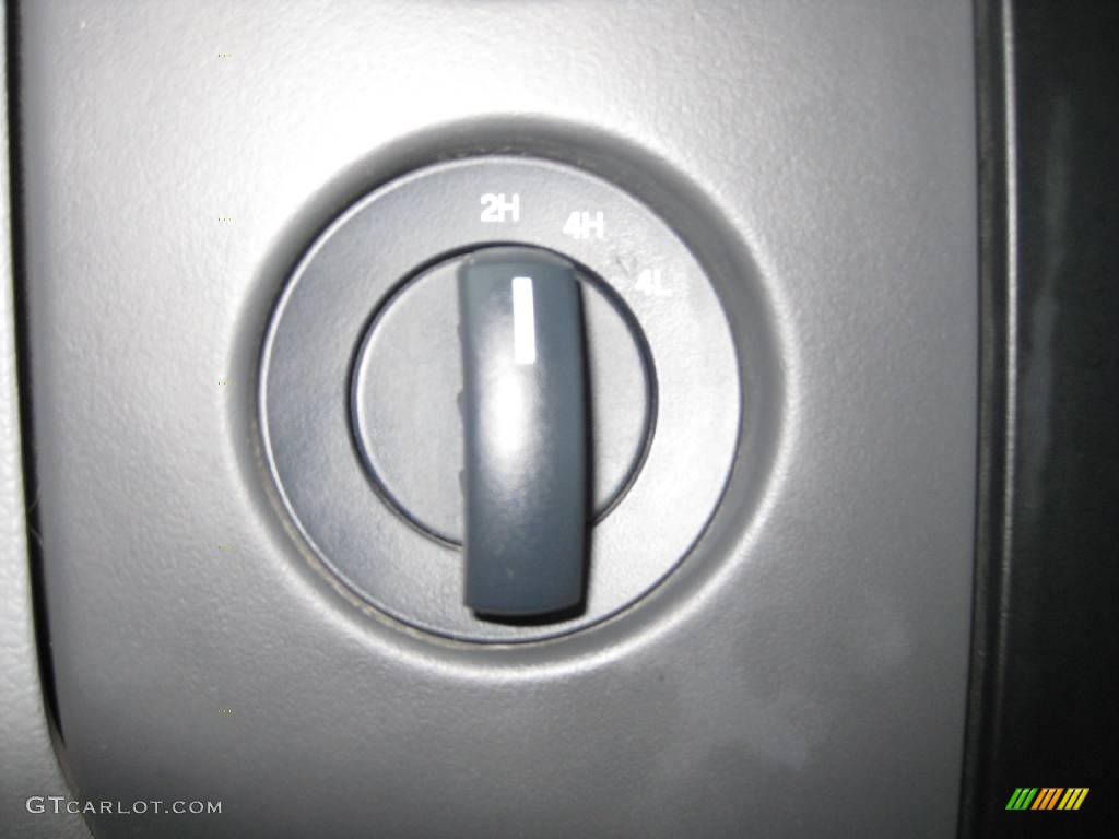 2005 F150 XLT SuperCab 4x4 - Oxford White / Medium Flint Grey photo #32