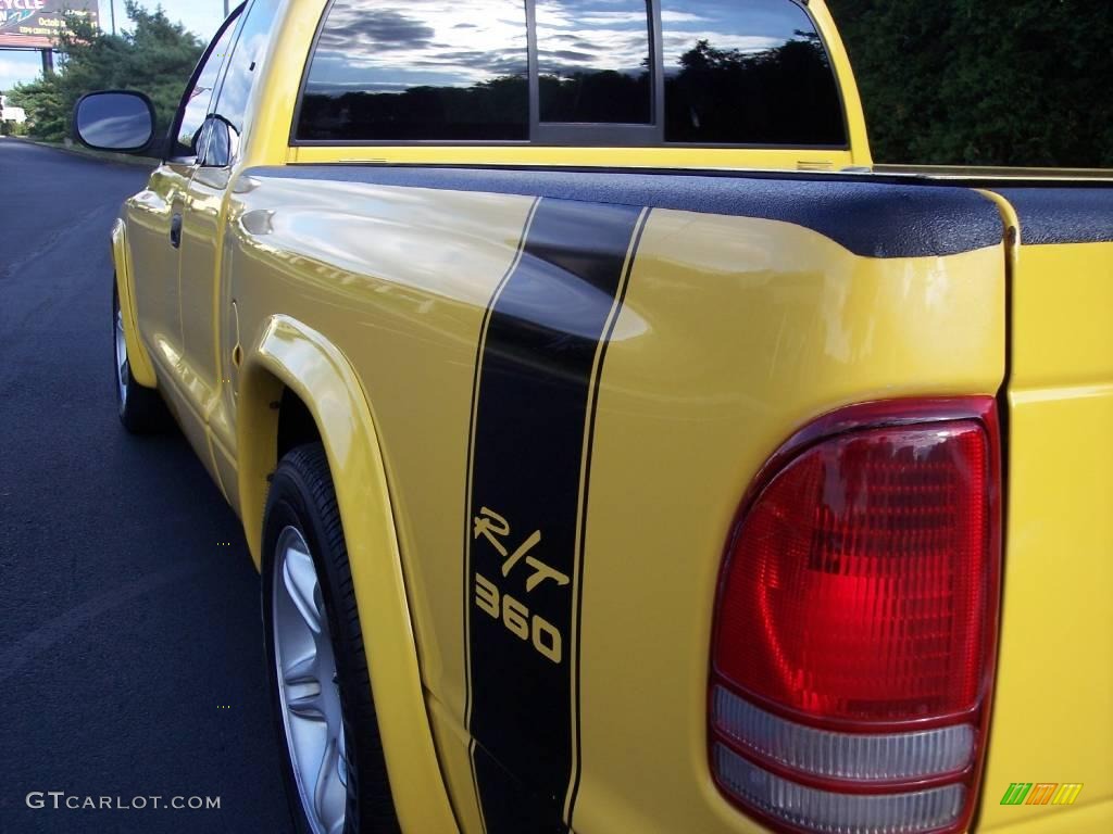 1999 Dakota R/T Sport Extended Cab - Solar Yellow / Agate photo #18