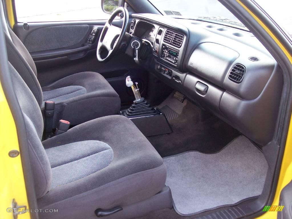 1999 Dakota R/T Sport Extended Cab - Solar Yellow / Agate photo #77