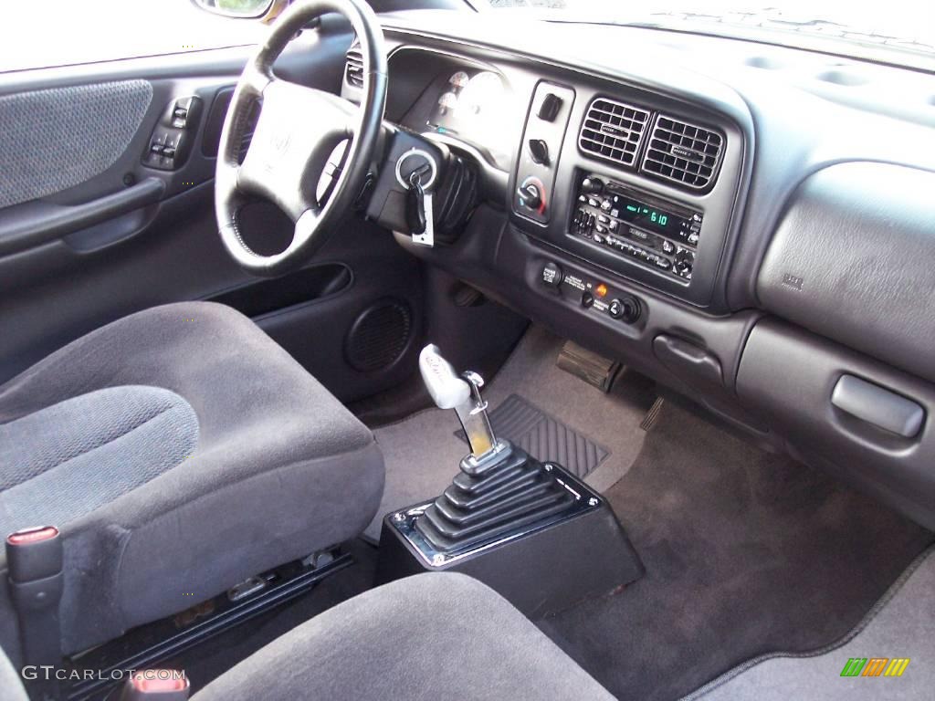 1999 Dakota R/T Sport Extended Cab - Solar Yellow / Agate photo #83