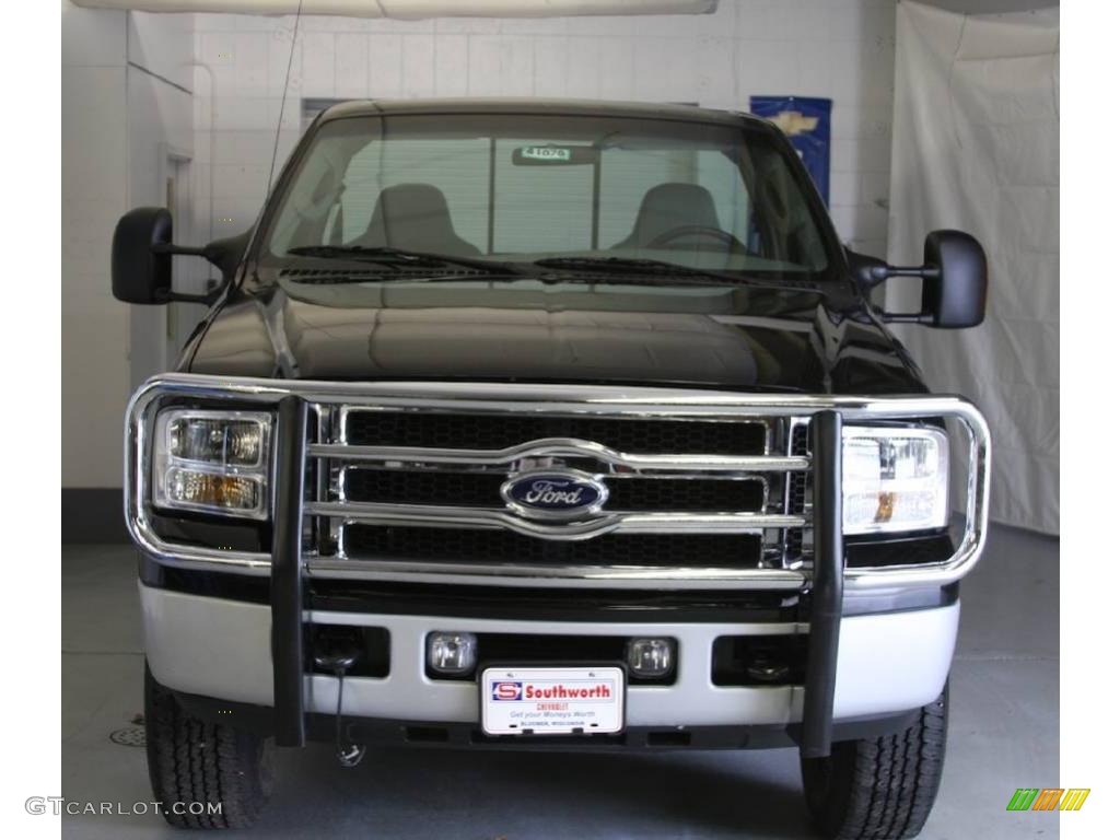 2007 F350 Super Duty XLT Regular Cab 4x4 - Black / Medium Flint photo #2