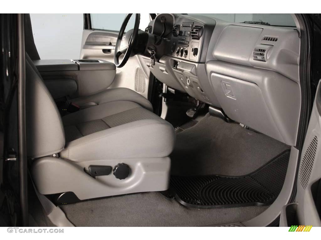 2007 F350 Super Duty XLT Regular Cab 4x4 - Black / Medium Flint photo #4