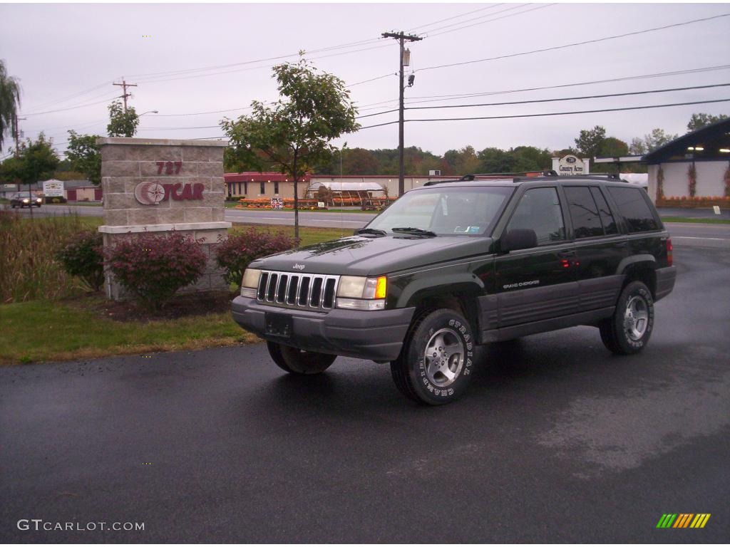 1997 Grand Cherokee Laredo 4x4 - Moss Green Pearl / Agate Black photo #1
