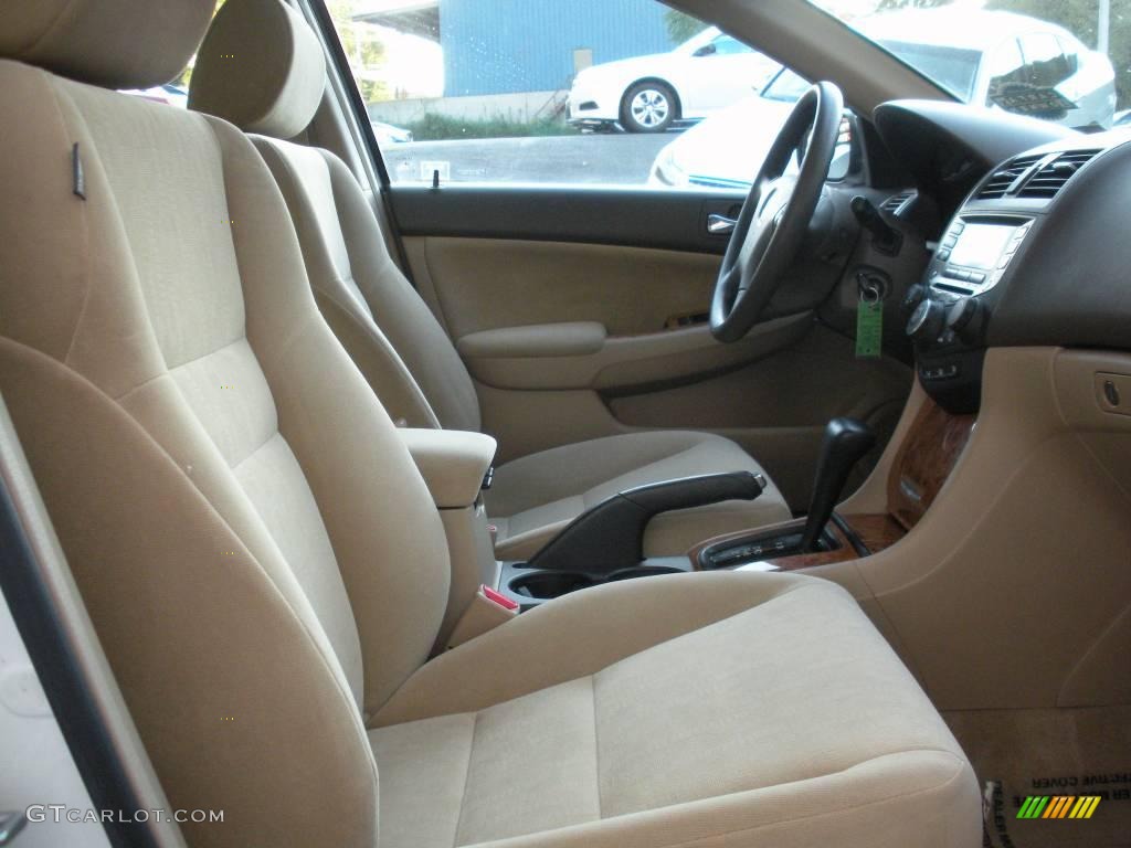 2004 Accord EX Sedan - Taffeta White / Ivory photo #11