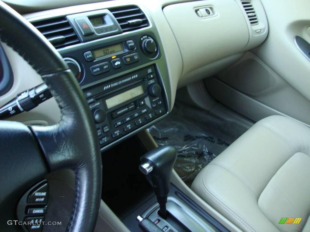 2002 Accord EX V6 Coupe - Naples Gold Metallic / Ivory photo #30