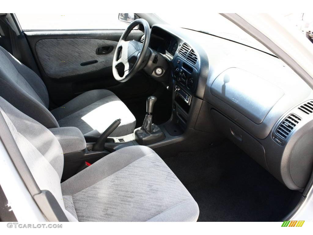 1999 Mirage DE Sedan - Munich Silver Metallic / Gray photo #8