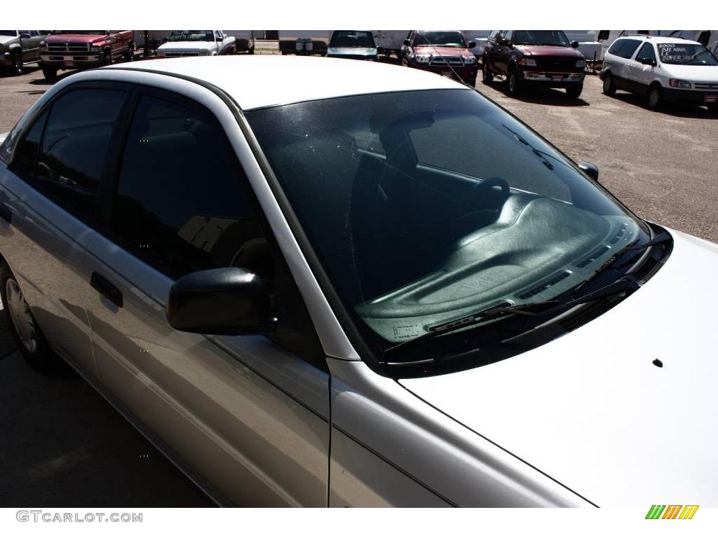 1999 Mirage DE Sedan - Munich Silver Metallic / Gray photo #13