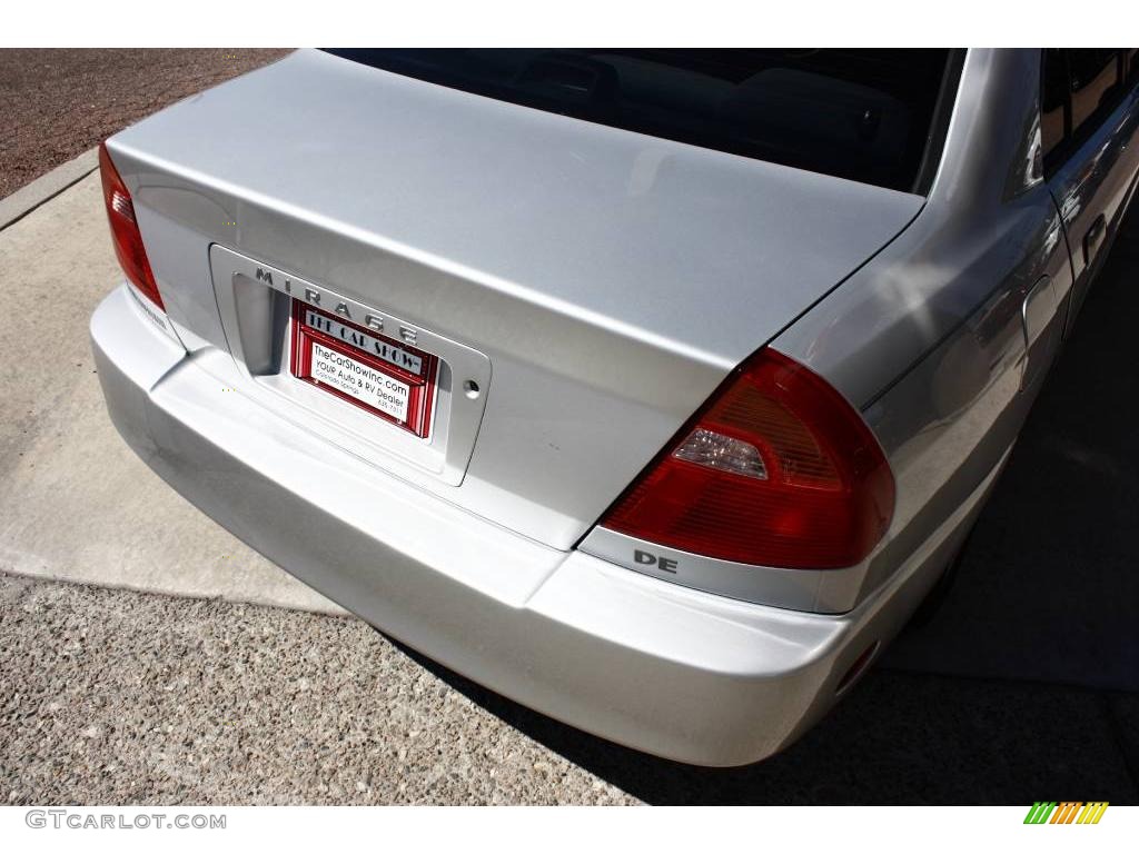 1999 Mirage DE Sedan - Munich Silver Metallic / Gray photo #14