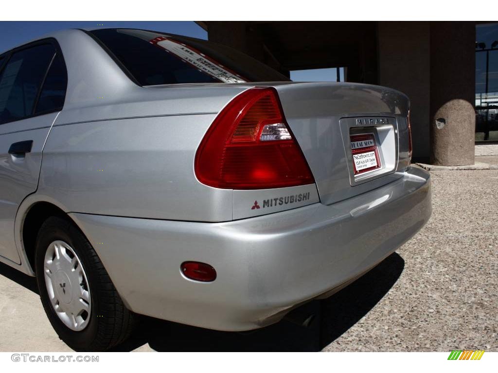 1999 Mirage DE Sedan - Munich Silver Metallic / Gray photo #15