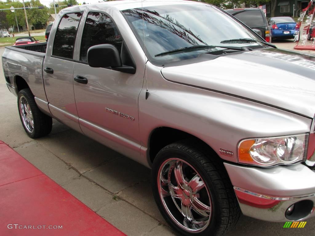 2004 Ram 1500 SLT Quad Cab 4x4 - Bright Silver Metallic / Dark Slate Gray photo #35