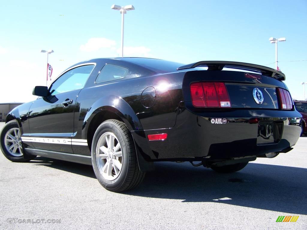 2006 Mustang V6 Deluxe Coupe - Black / Dark Charcoal photo #5