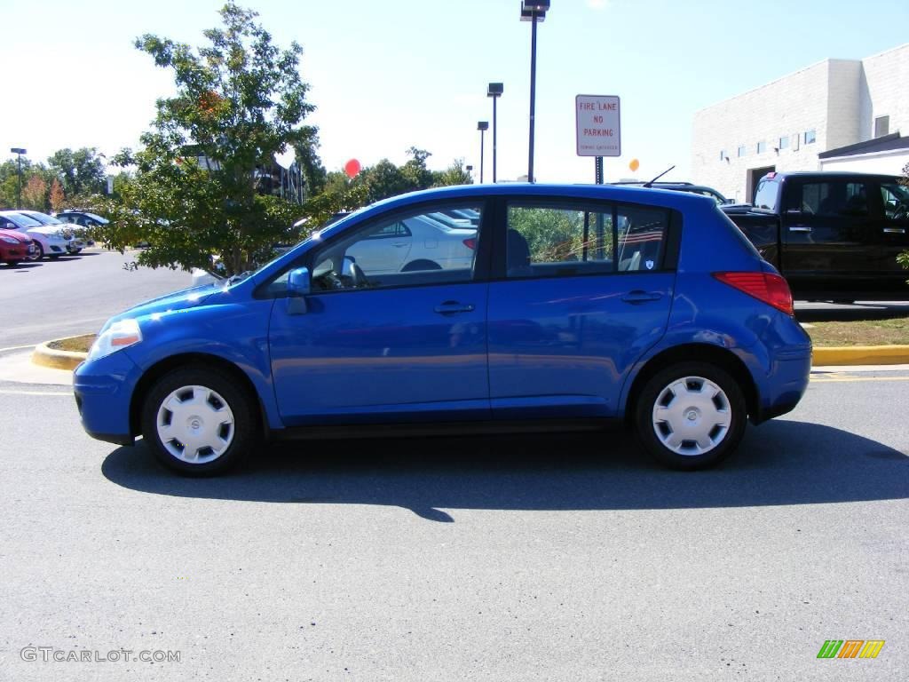 2009 Versa 1.8 S Hatchback - Blue Metallic / Charcoal photo #19