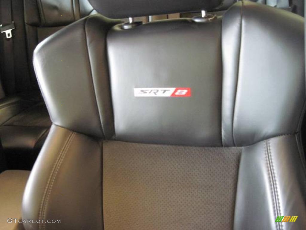 2005 300 C SRT-8 - Brilliant Black Crystal Pearl / Dark Slate Gray/Light Graystone photo #29