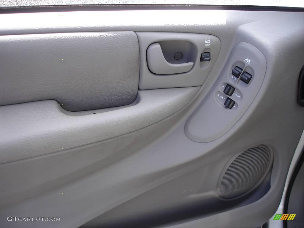 2002 Caravan Sport - Stone White / Taupe photo #7