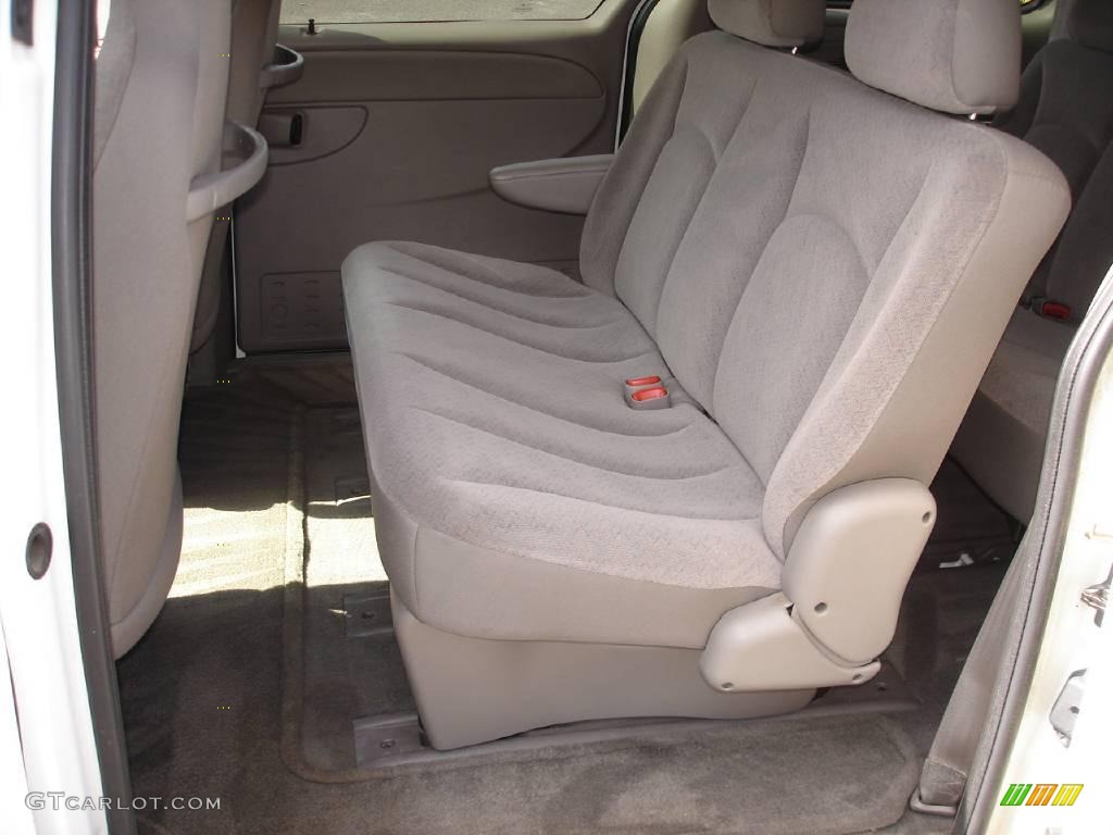 2002 Caravan Sport - Stone White / Taupe photo #10